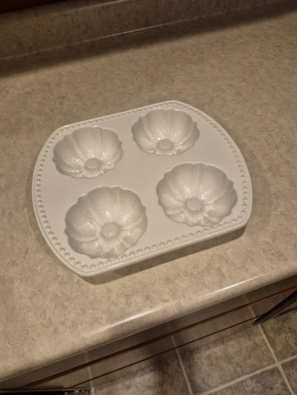 Princess House White Bundt Cake Pan
